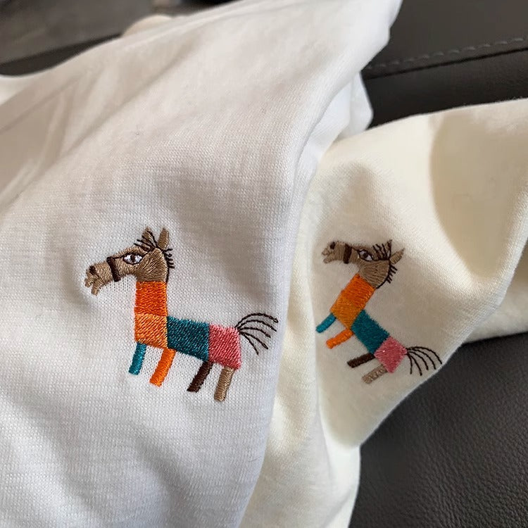 簡約圓領小馬刺繡T恤