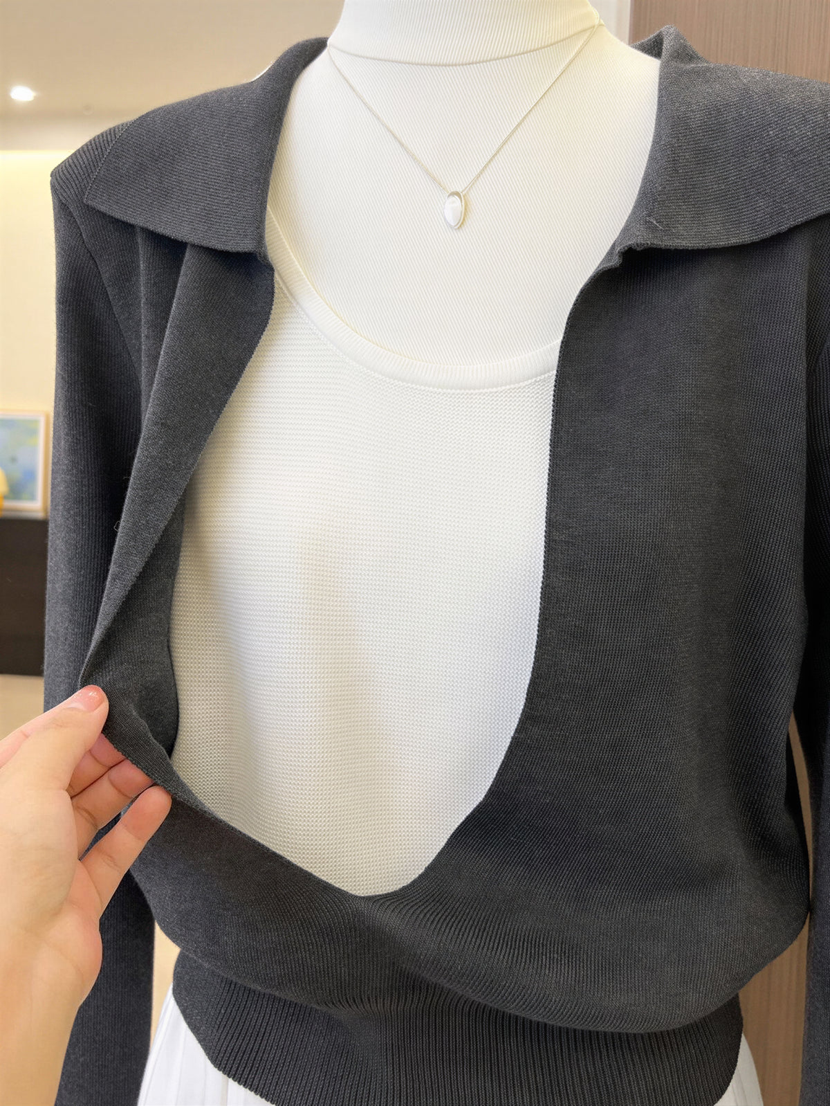 「兩色」S-XL 翻領深V拼接 | 收腰假兩件針織衫