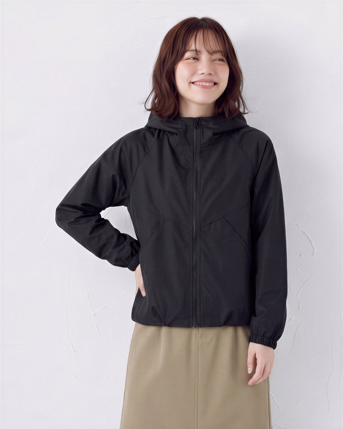 「秋季新品 」M-2XL 黑色短版拼接線條拉鍊連帽夾克