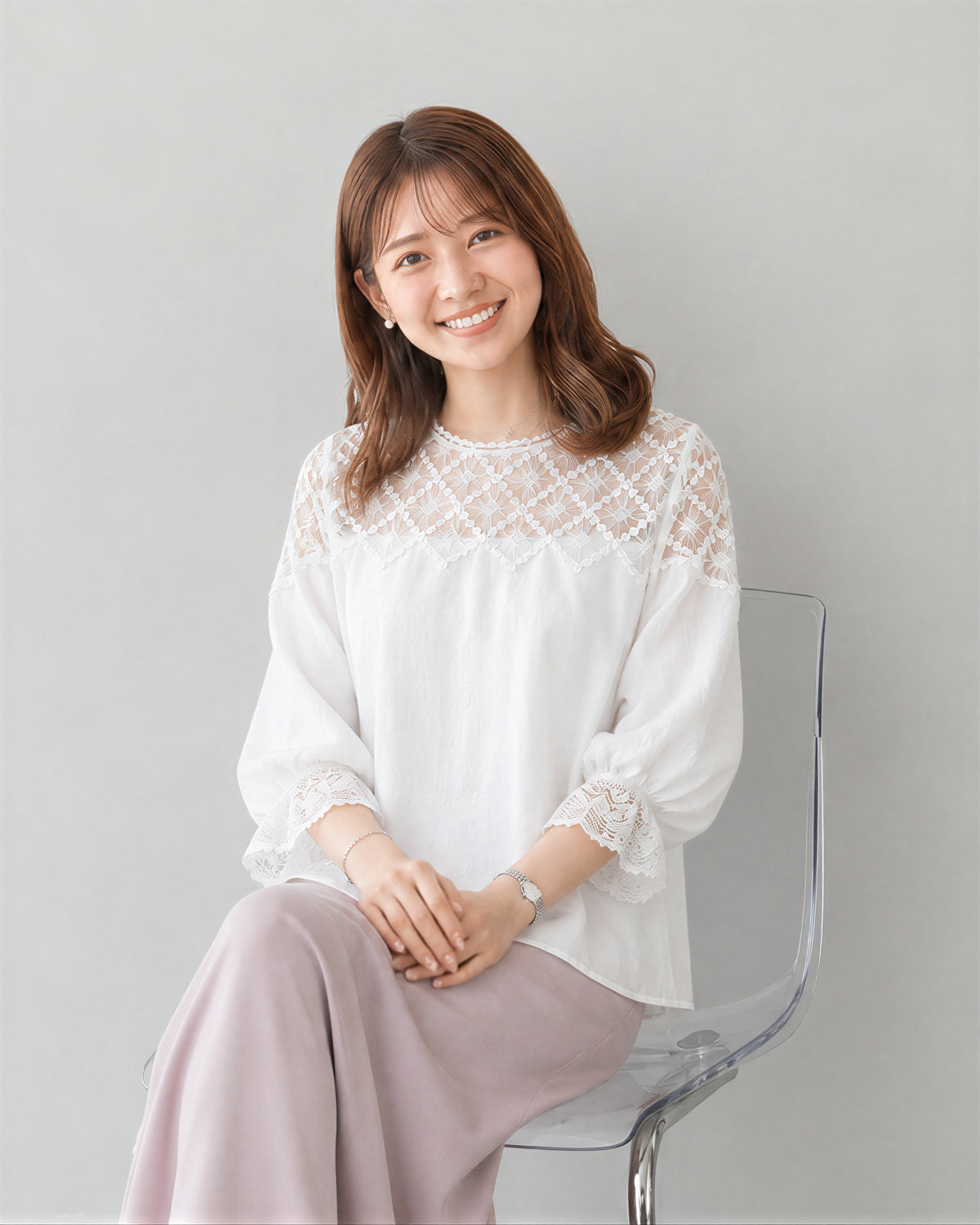 白色蕾絲拼接泡泡袖襯衫
