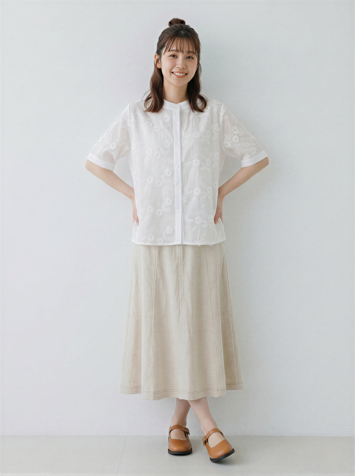 立體刺繡圓領寬鬆襯衫
