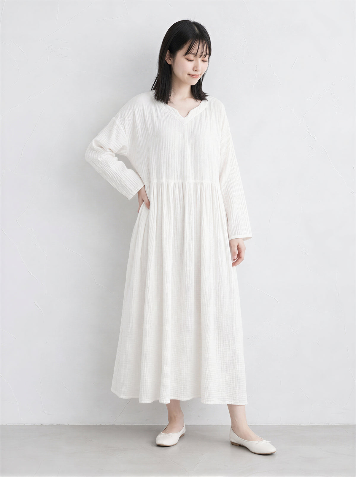 「秋季新品 」「兩色」寬鬆V領抓皺長版洋裝