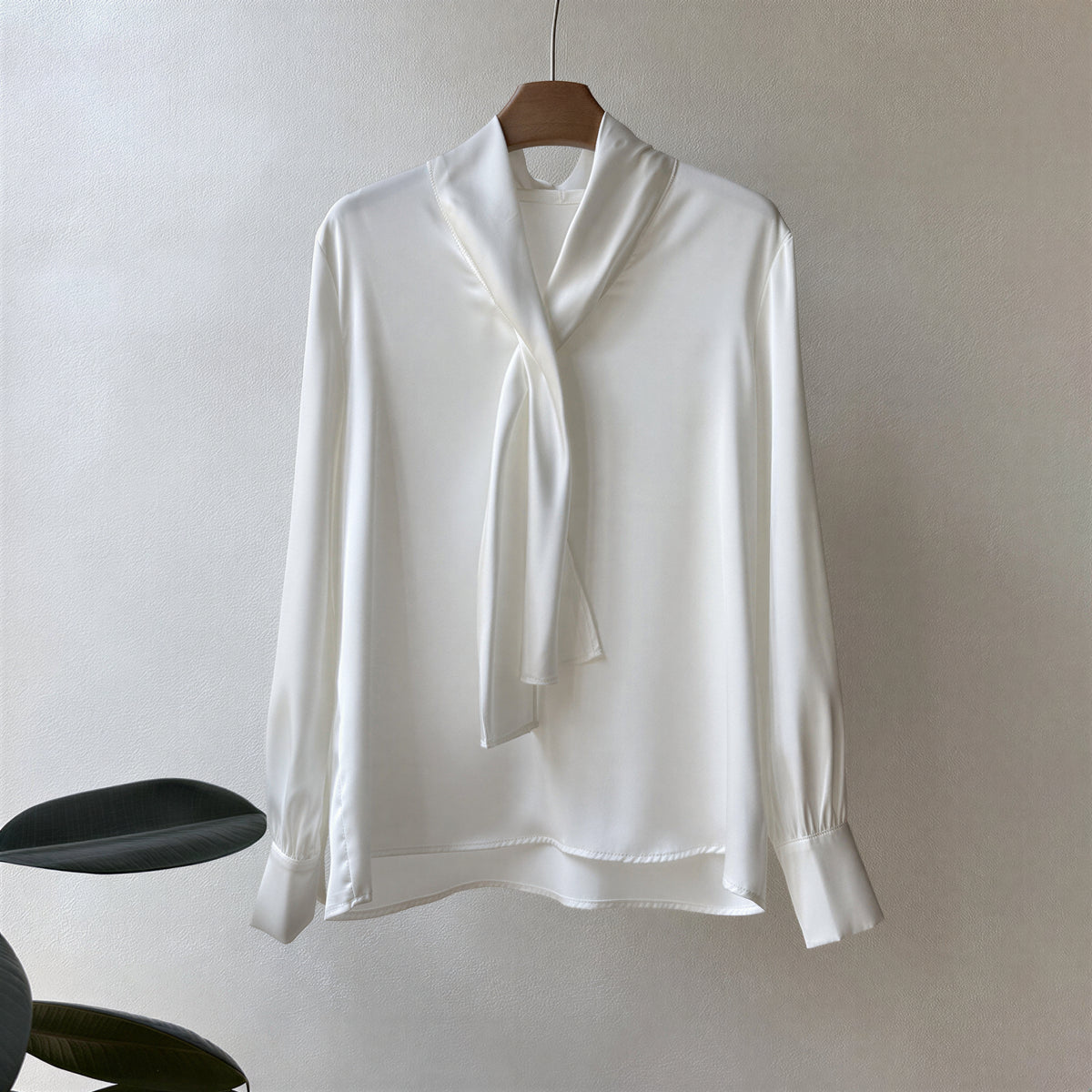 「秋季新品 」「兩色」 M-L  飄帶領垂墜感 | 優雅通勤風寬袖長袖襯衫