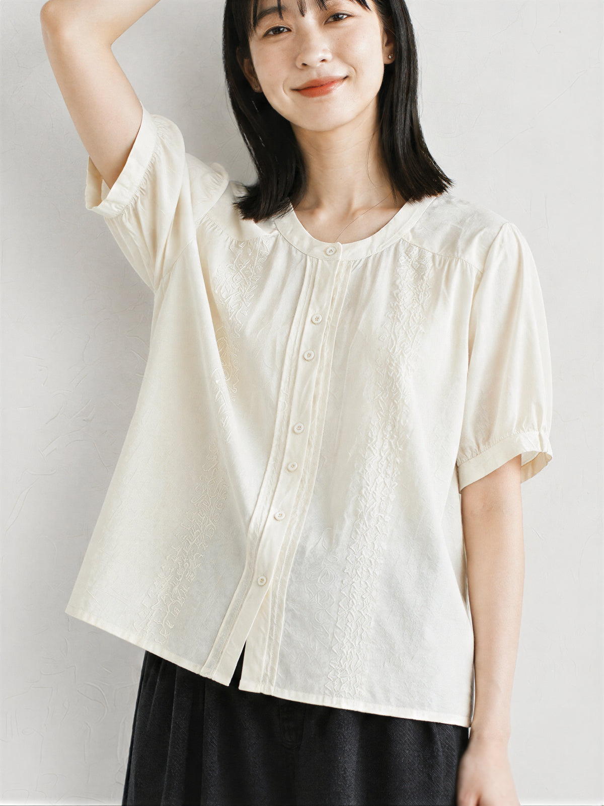 圓領壓摺刺繡感襯衫-米色-2XL