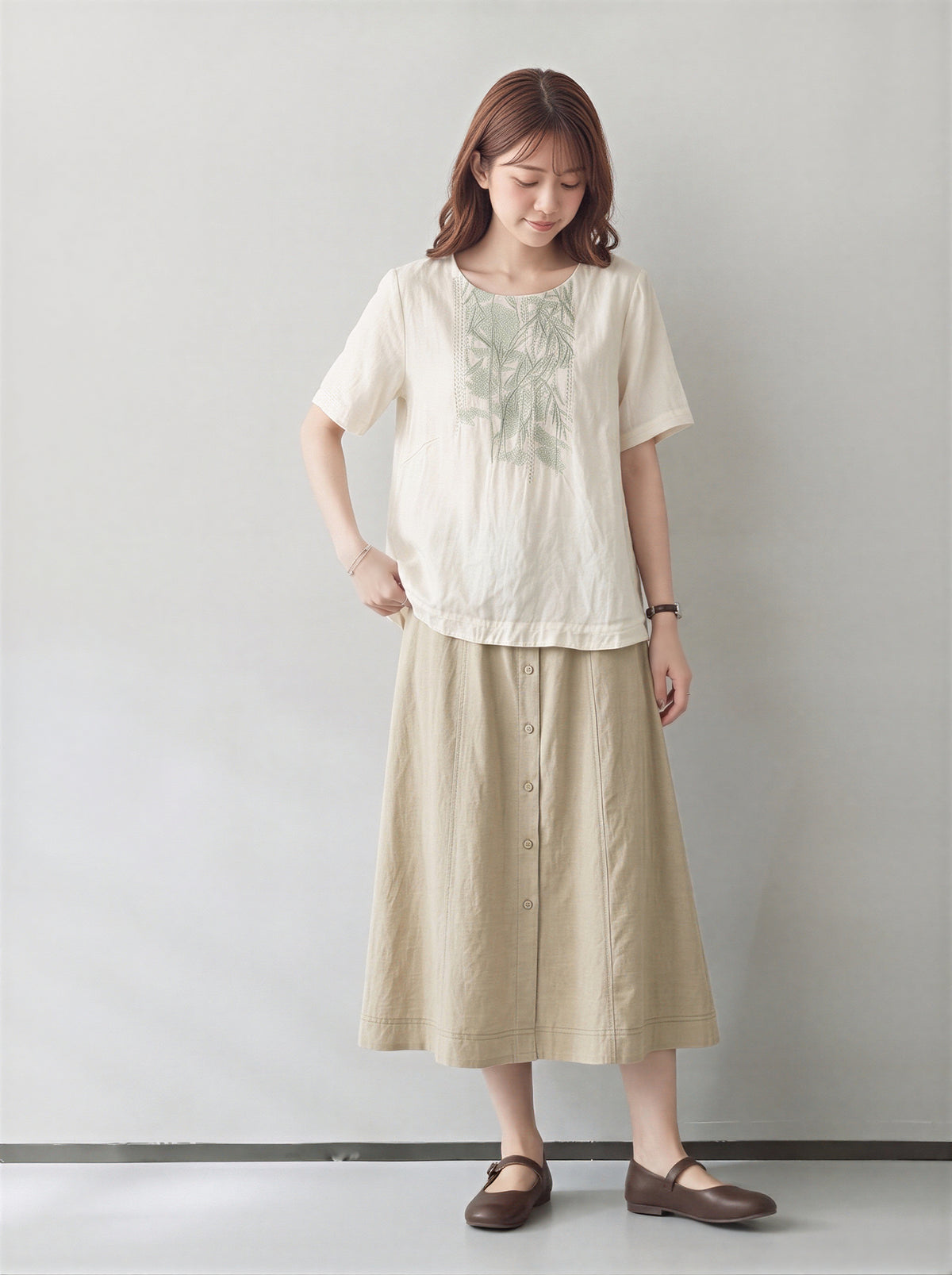 M- 3XL 輕薄柔霧花影 | 方領刺繡寬鬆T恤