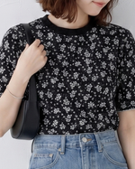 日系刺繡碎花，寬鬆短袖設計感百搭上衣
