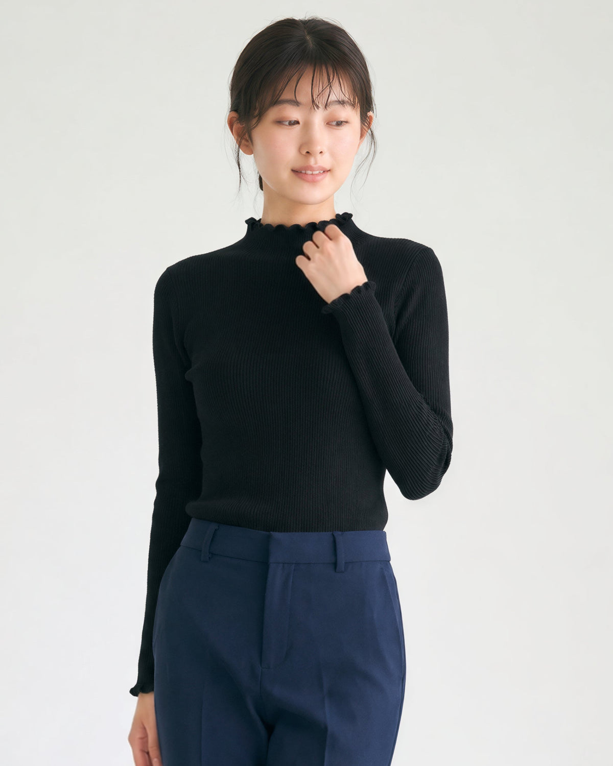 「兩色」S-2XL 木耳邊半高領修身針織衫