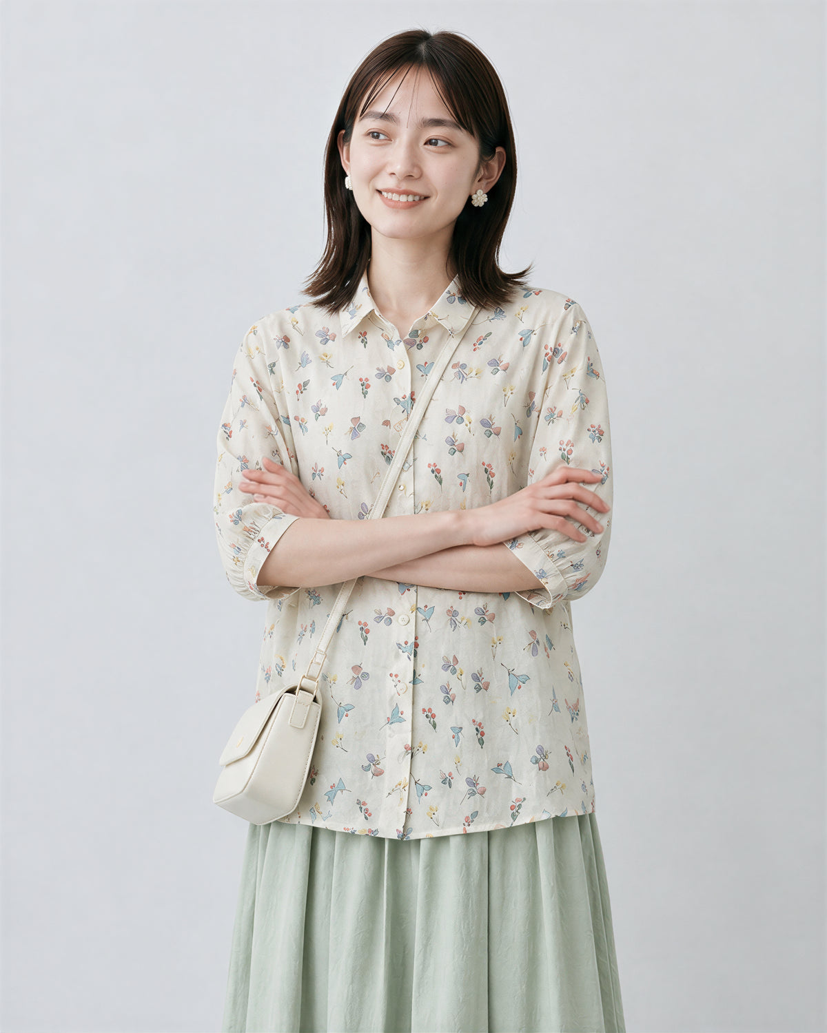 淺米色碎花寬鬆襯衫