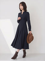 「兩色」「秋季新品 」 M-XL 收腰V領褶襉洋裝