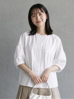 圓領壓褶泡泡袖襯衫