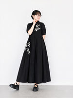 黑色刺繡拼接抽摺短袖洋裝