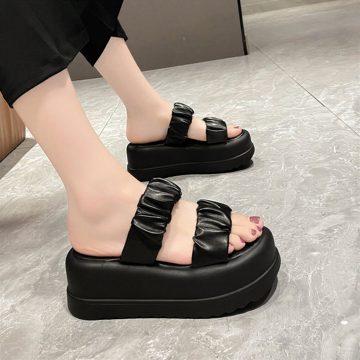 立體皺褶雙帶 厚底增高 女款露趾涼拖鞋-黑色-42