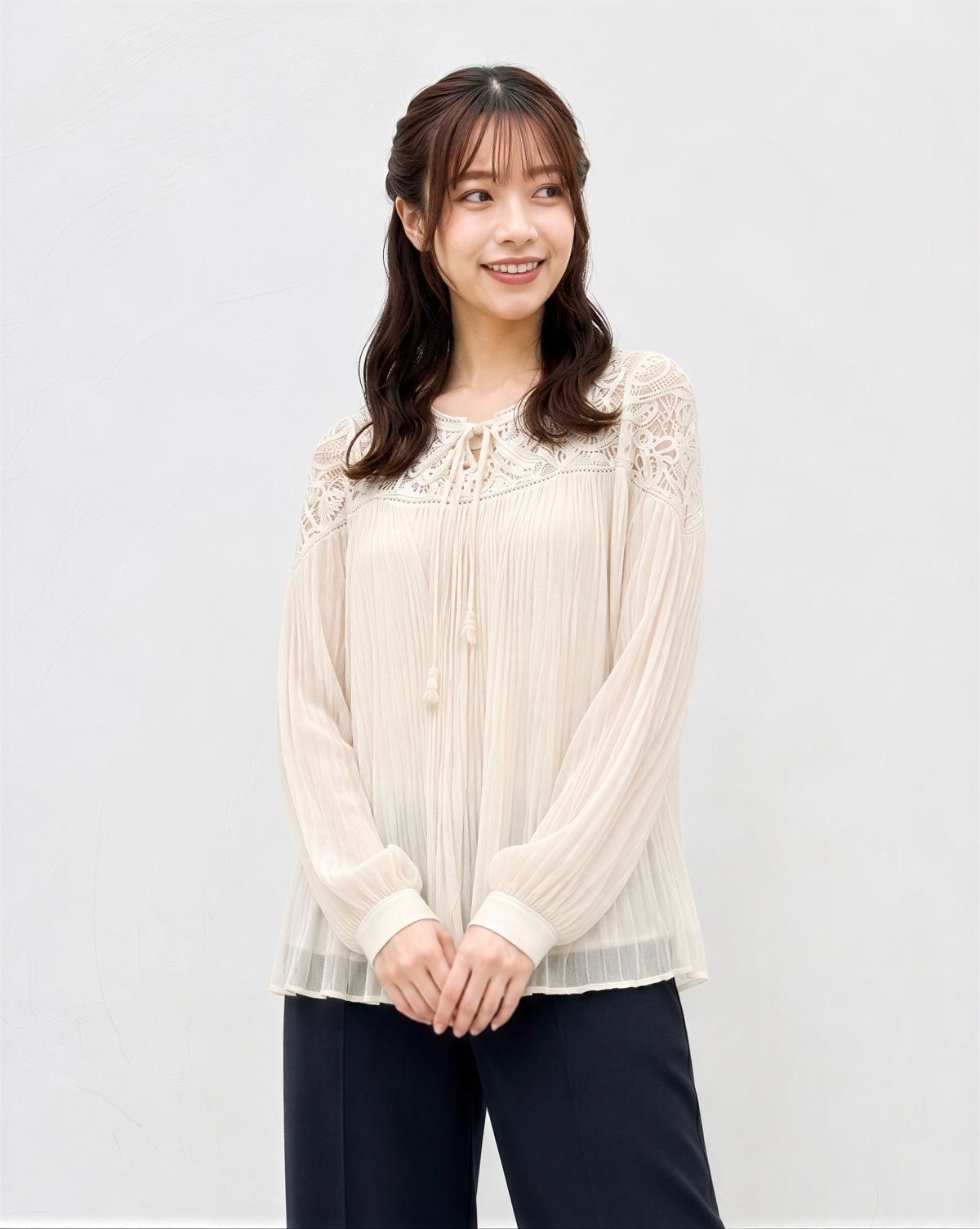 「秋季新品 」蕾絲拼接壓褶襯衫