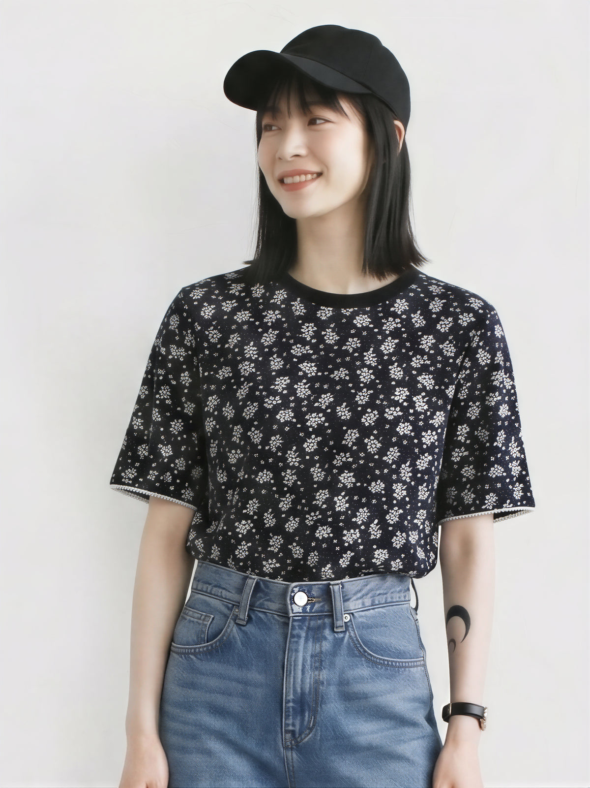 日系刺繡碎花，寬鬆短袖設計感百搭上衣