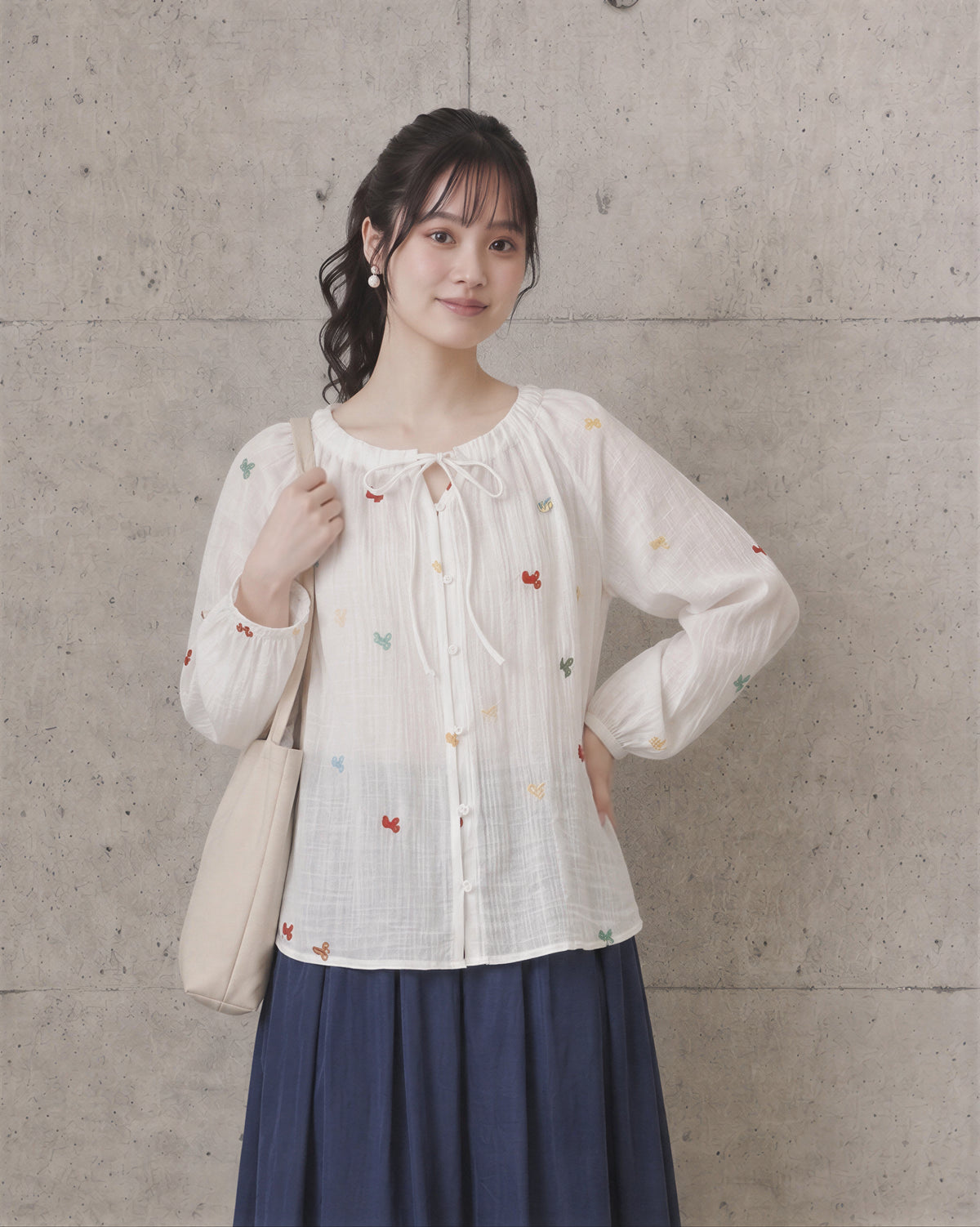 荷葉邊綁帶刺繡襯衫-白色-XL