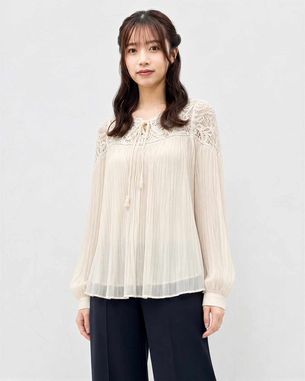 「秋季新品 」蕾絲拼接壓褶襯衫