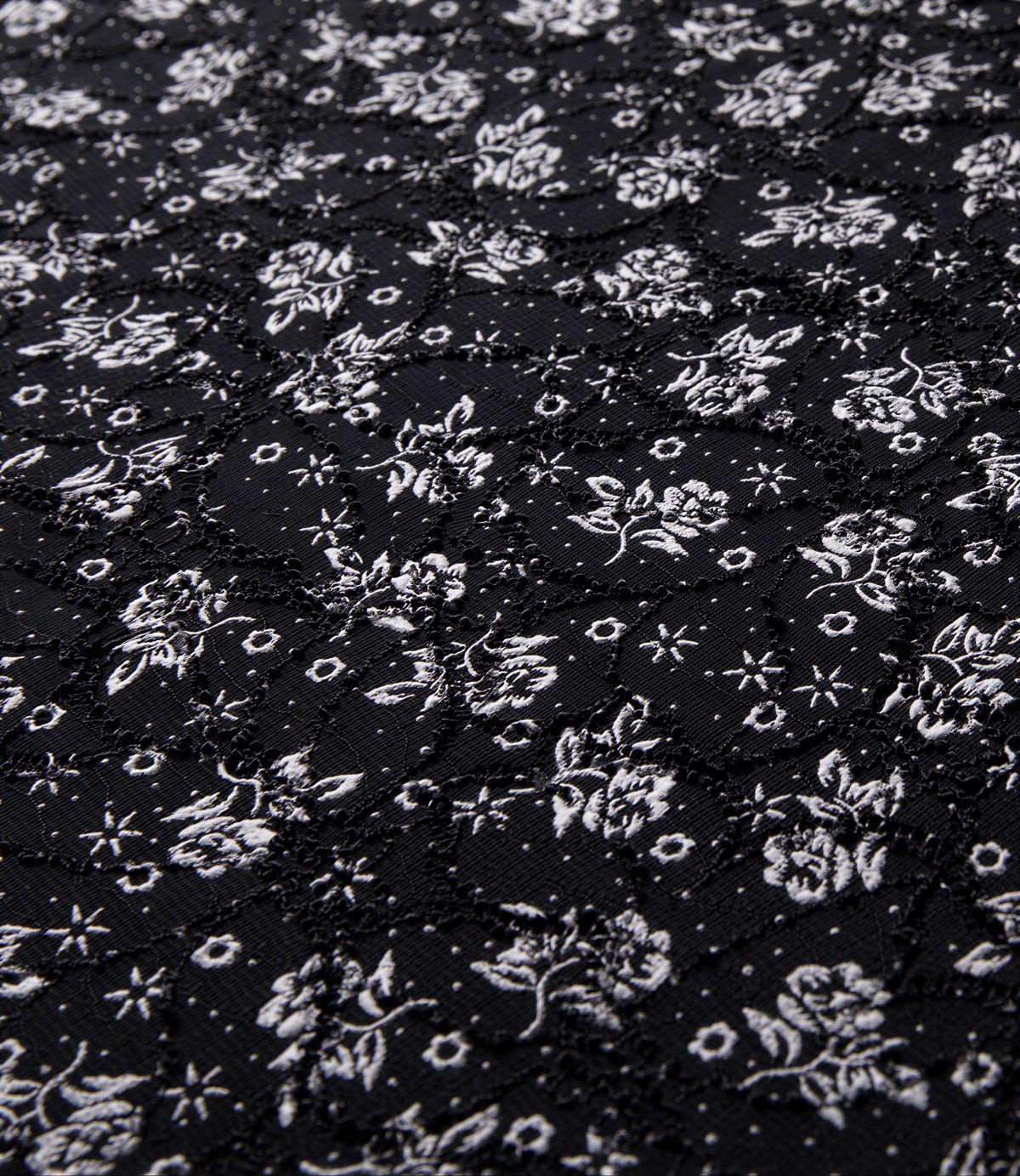 日系刺繡碎花，寬鬆短袖設計感百搭上衣