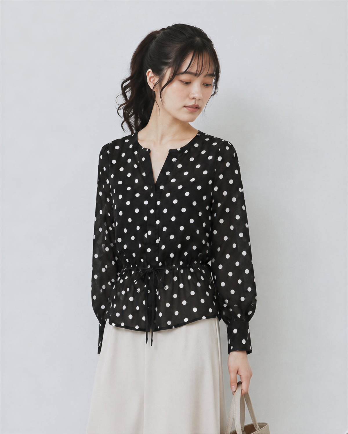L-4XL 黑底白點收腰襯衫