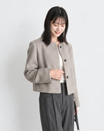 「秋季新品 」圓領立體肩線短版外套