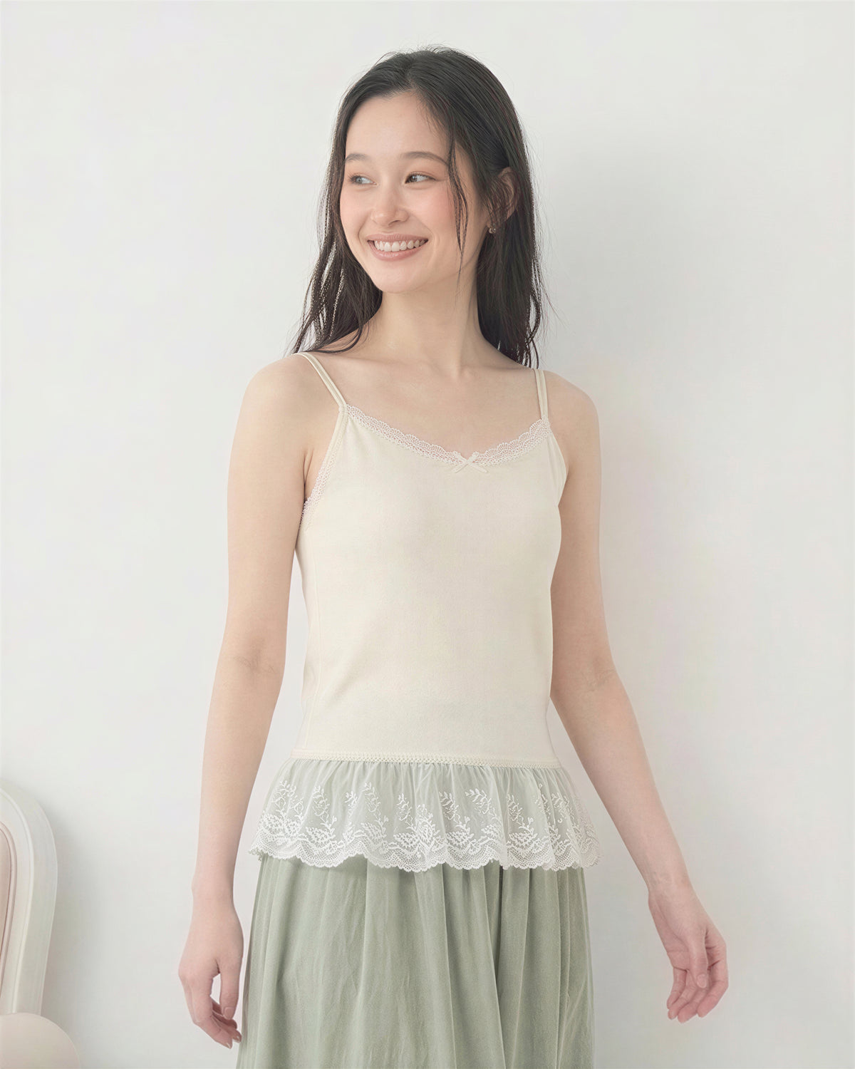 蕾絲U領細肩帶背心