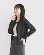 「秋季新品 」「兩色」圓領滿版印花淺米色針織開襟衫