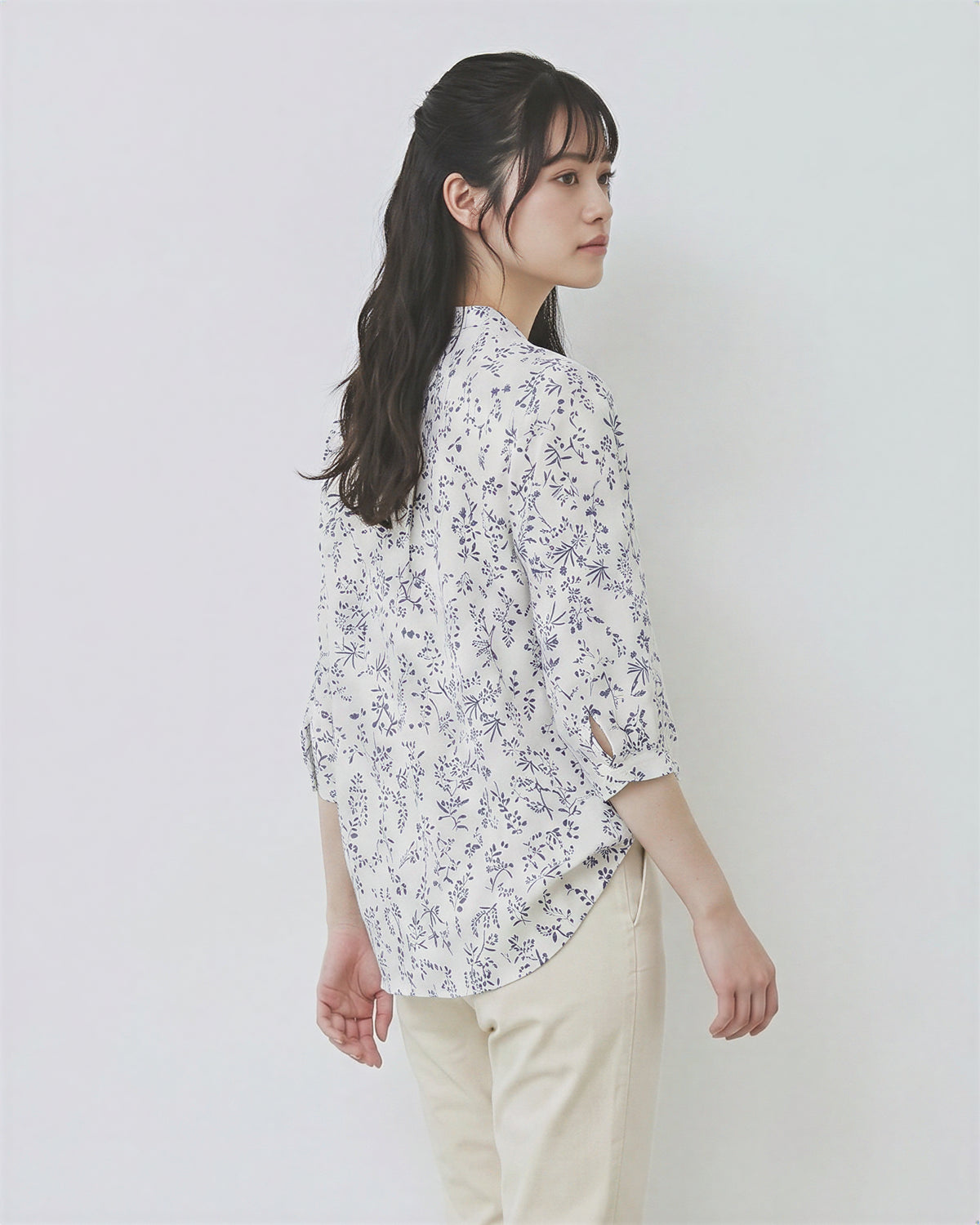 白色小立領碎花襯衫
