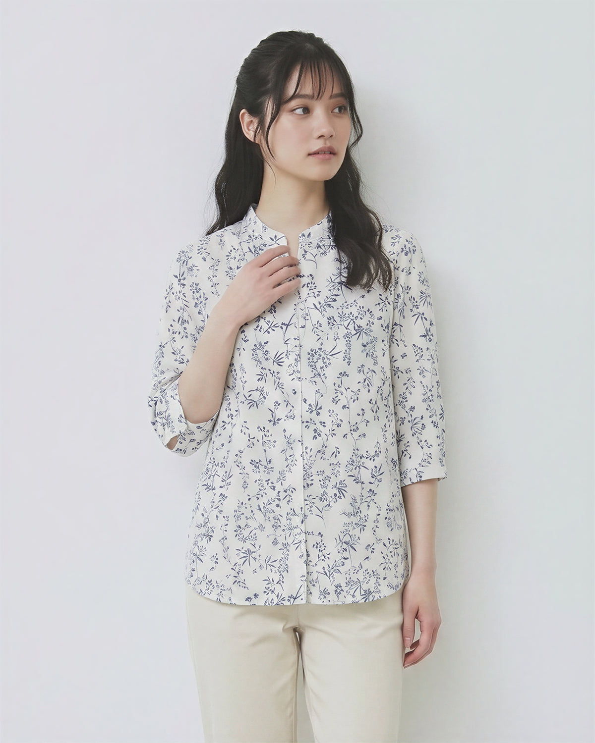 白色小立領碎花襯衫