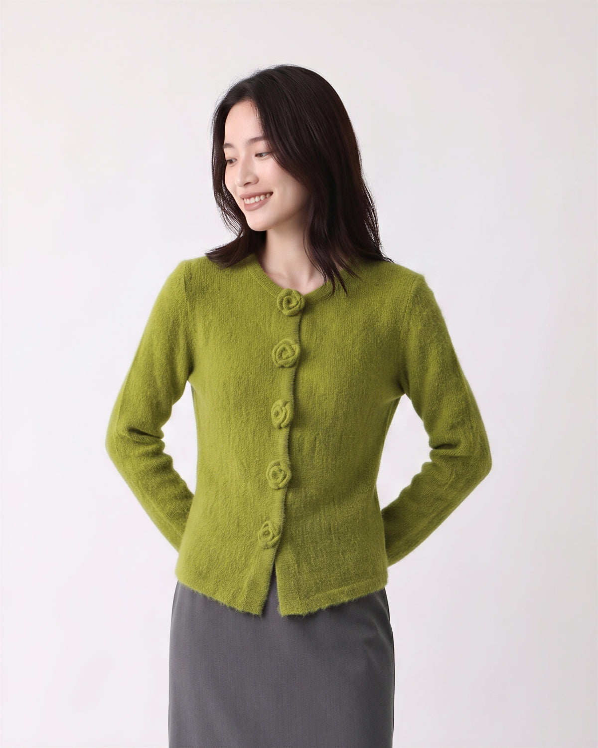 「秋季新品 」「兩色」花朵鈕扣V領針織衫