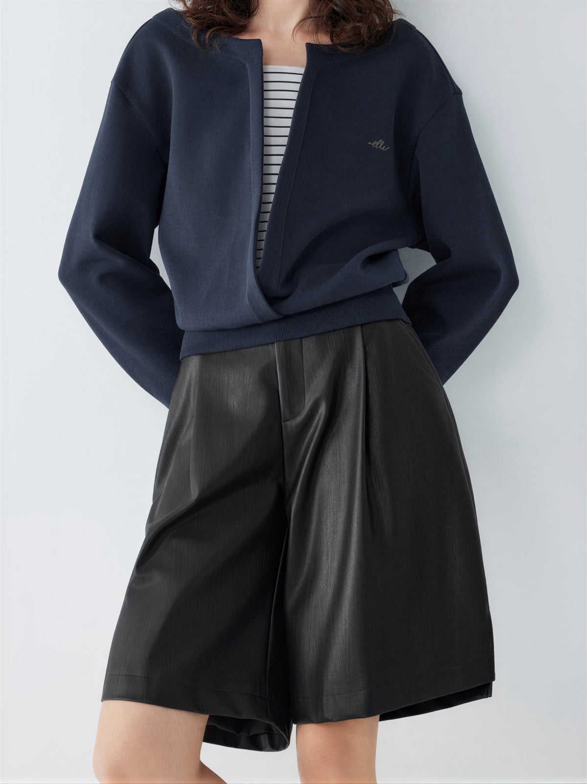「秋季新品 」S-L 深藍色 深V層次條紋假兩件衛衣