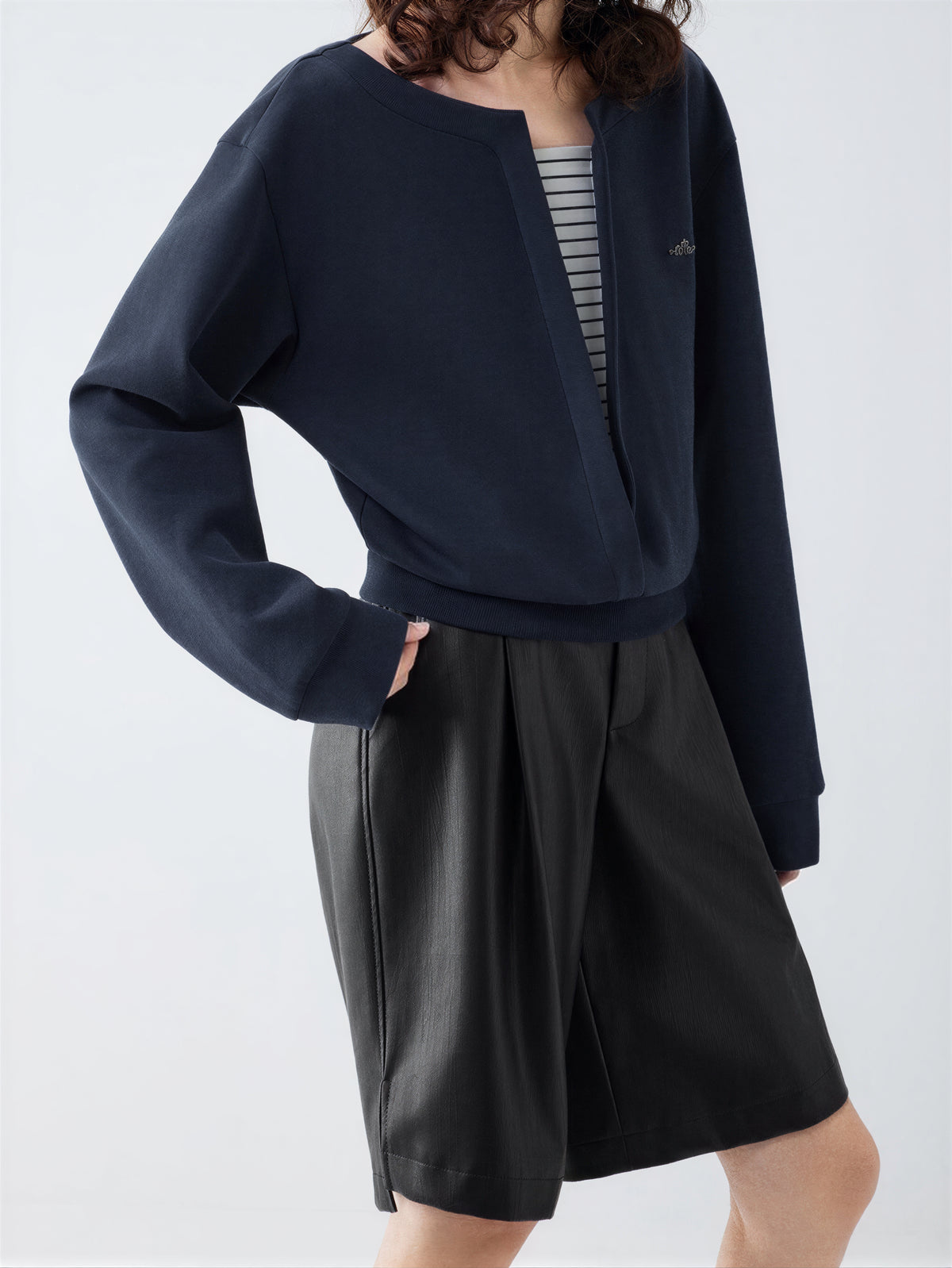 「秋季新品 」S-L 深藍色 深V層次條紋假兩件衛衣