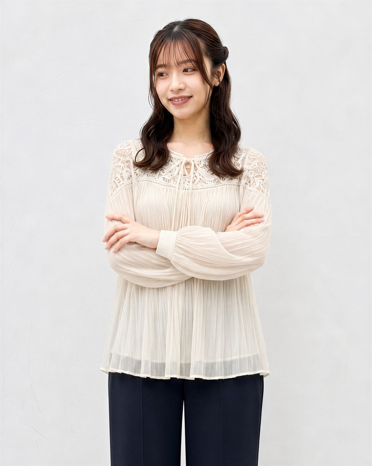「秋季新品 」蕾絲拼接壓褶襯衫