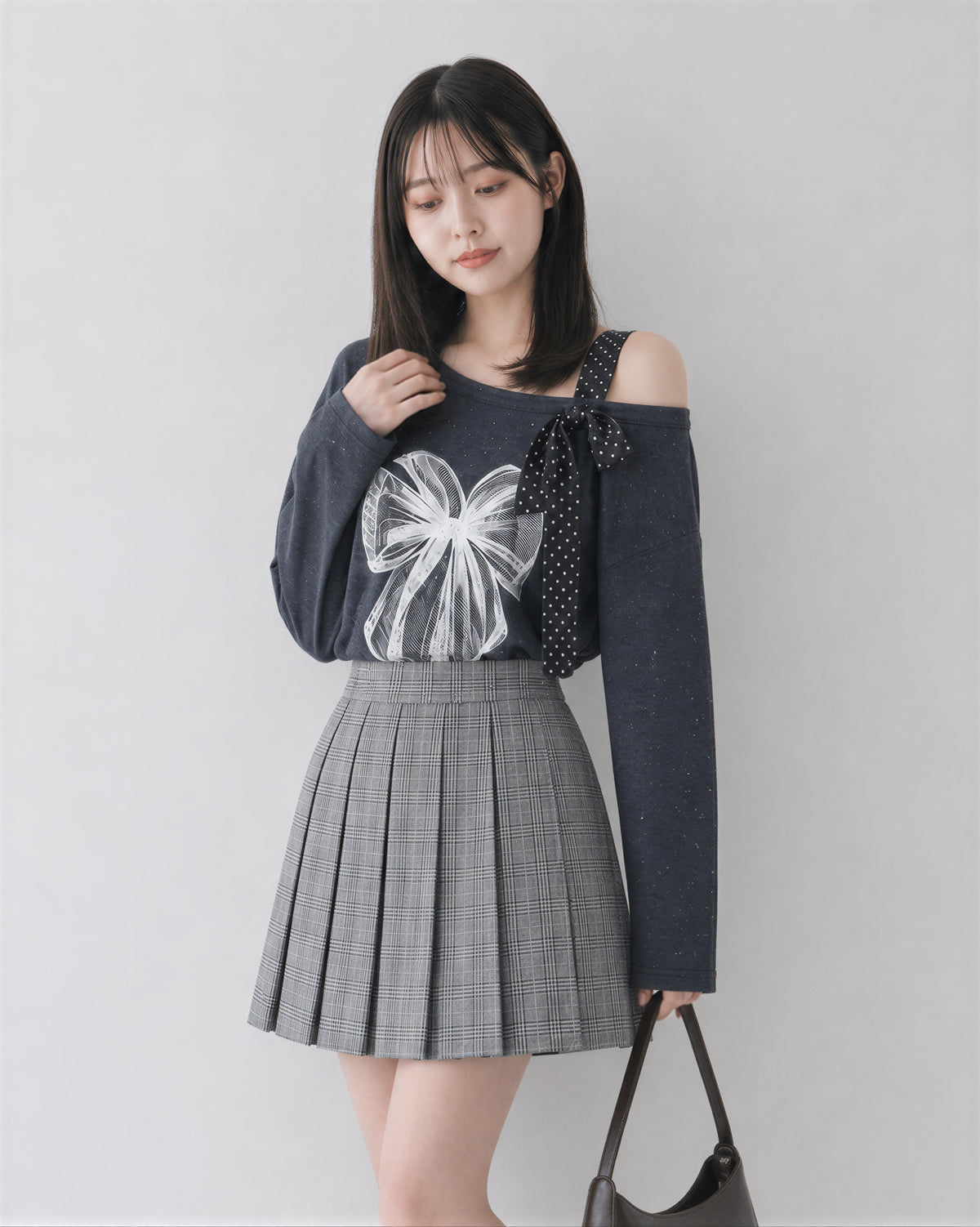 「兩色」M-2XL 露肩蝴蝶結印花長袖T恤