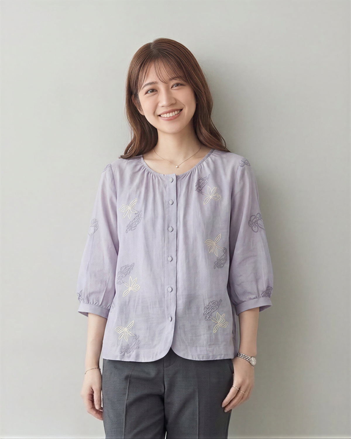 天然苧麻清涼高級感 |  高品質圓領刺繡襯衫