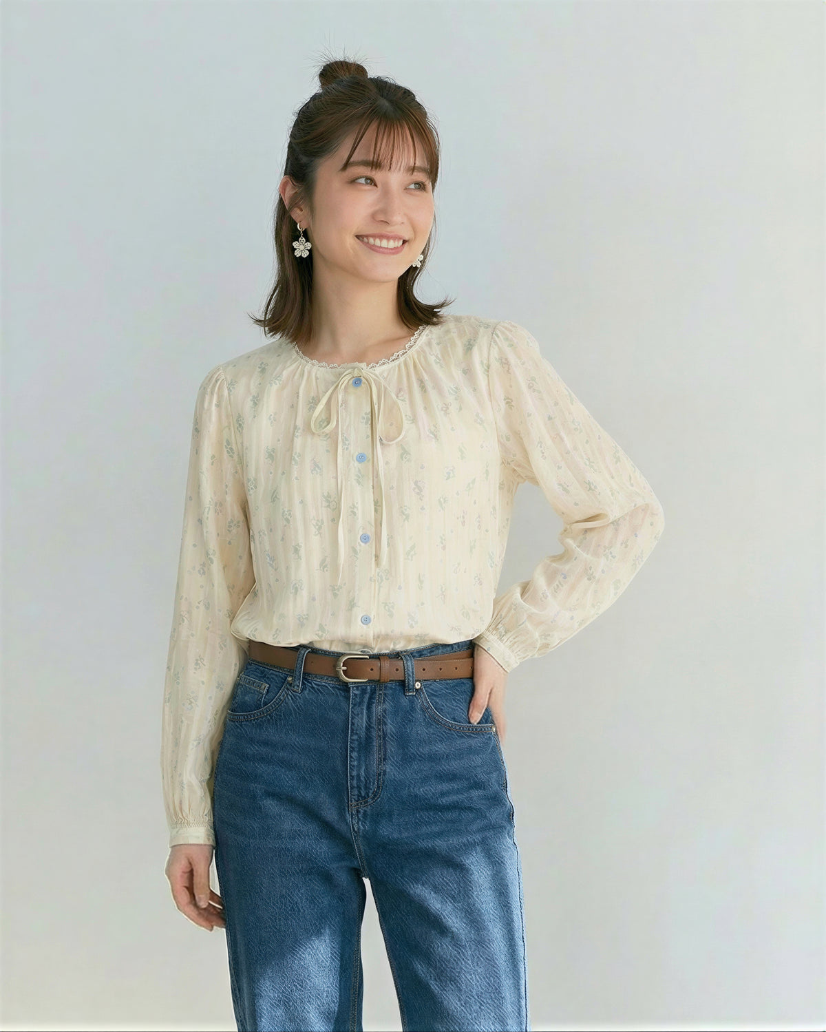 綁帶圓領碎花皺褶感長袖襯衫