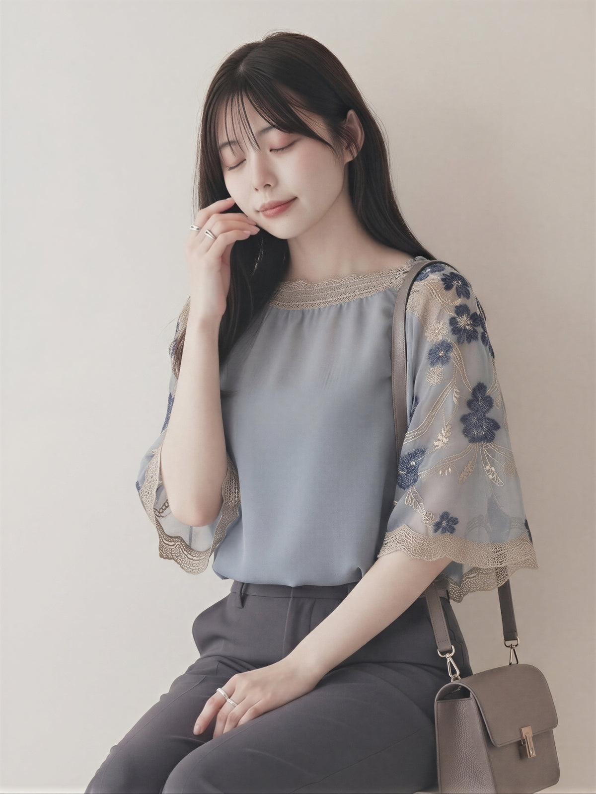 刺繡蕾絲拼接喇叭袖襯衫