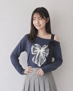 「兩色」M-2XL 露肩蝴蝶結印花長袖T恤