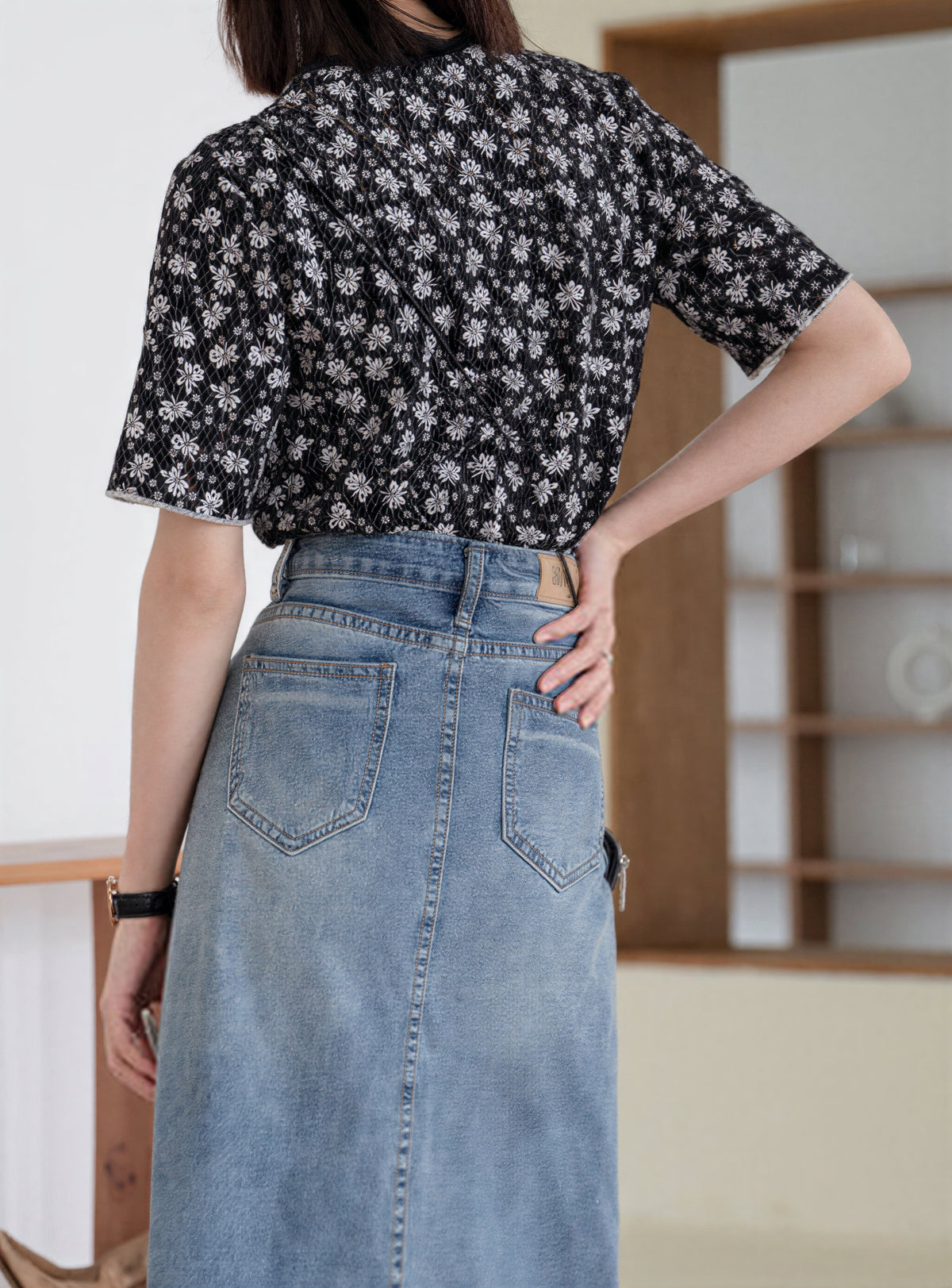 日系刺繡碎花，寬鬆短袖設計感百搭上衣