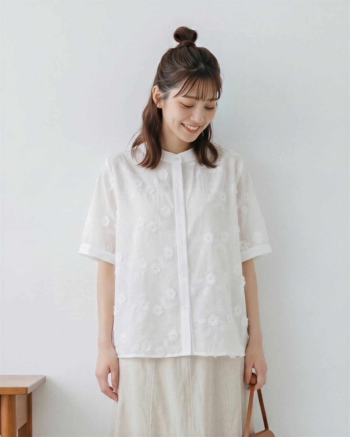 立體刺繡圓領寬鬆襯衫