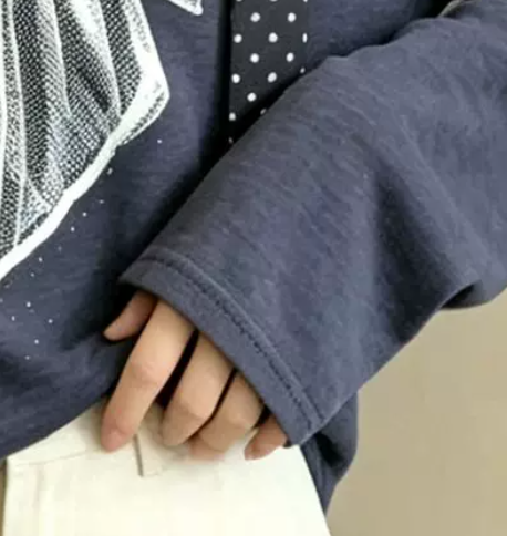 「兩色」M-2XL 露肩蝴蝶結印花長袖T恤