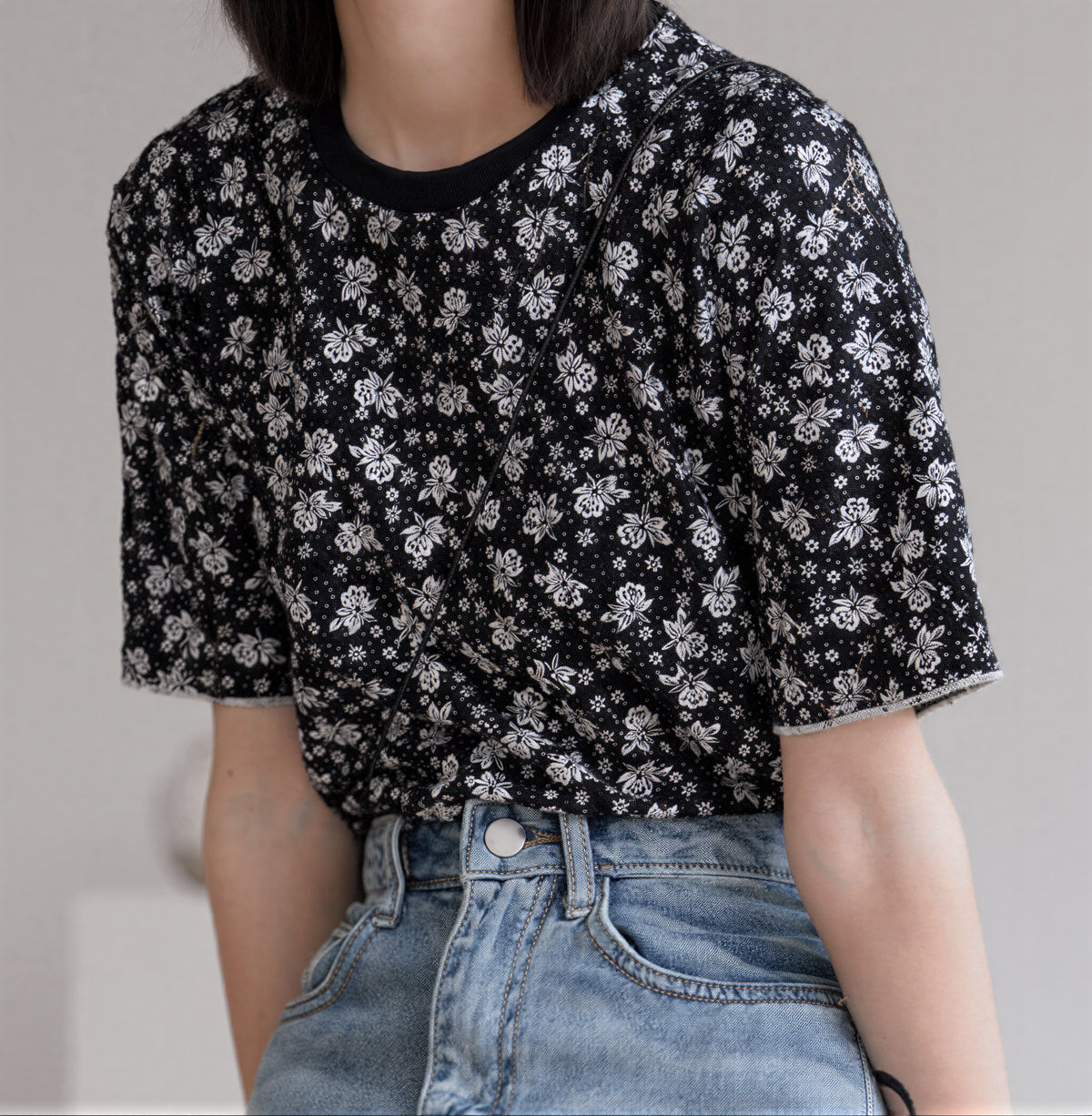 日系刺繡碎花，寬鬆短袖設計感百搭上衣