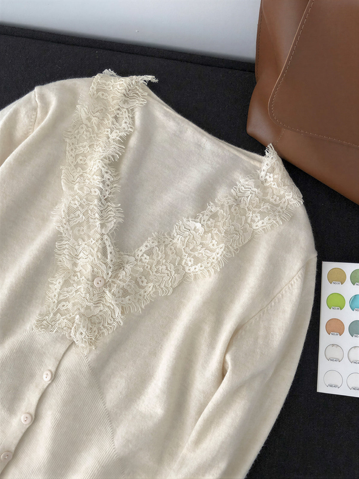 「秋季新品 」「兩色」蕾絲V領修身針織衫
