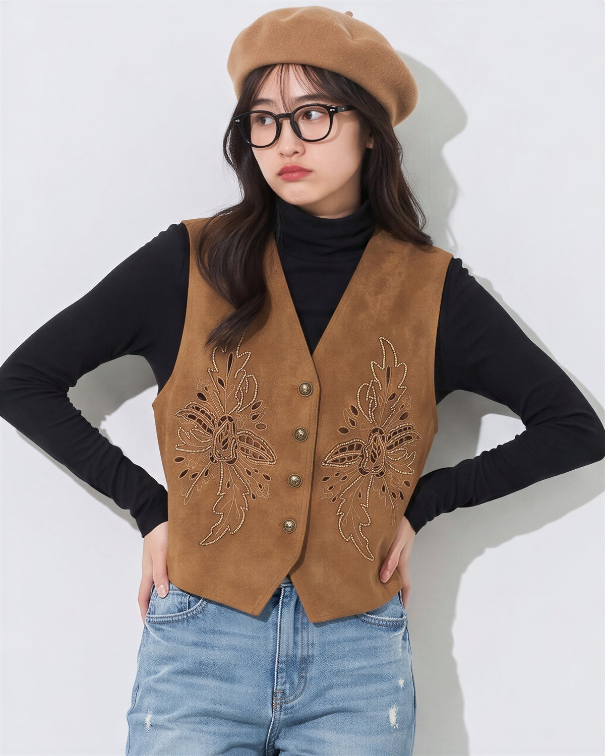 「秋季新品 」M-2XL 刺繡鏤空V領背心