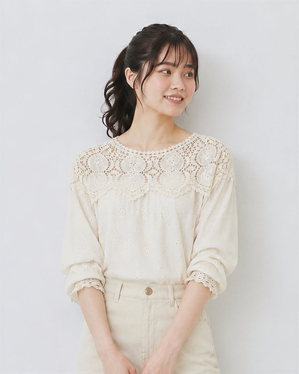 「秋季新品 」鏤空蕾絲拼接泡泡袖襯衫