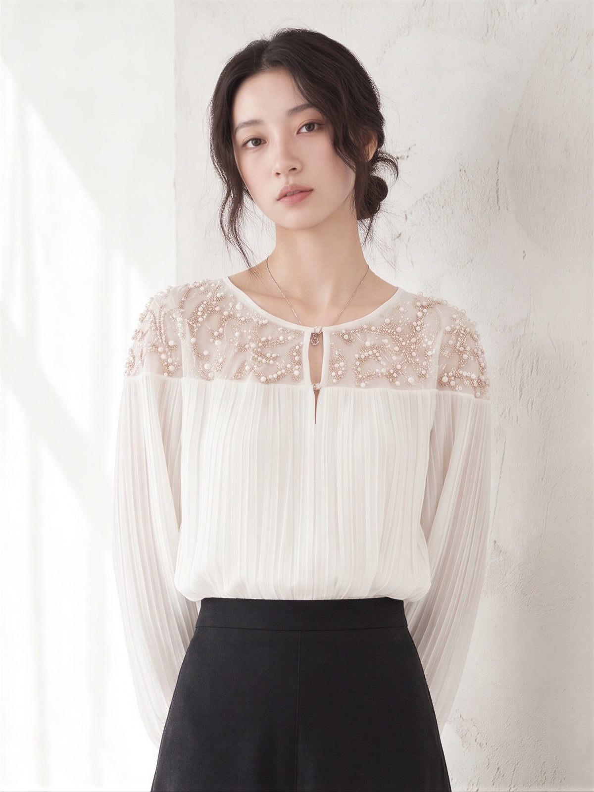 「兩色」「秋季新品 」S-2XL 釘珠刺繡壓褶襯衫