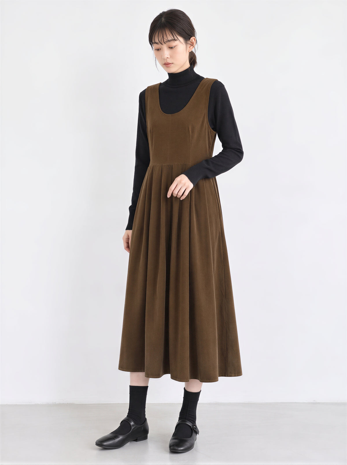 「秋季新品 」蝴蝶結收腰褶襉背帶洋裝