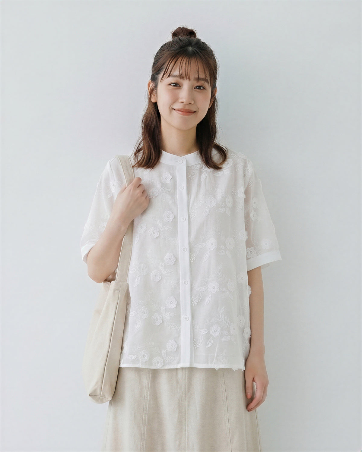 立體刺繡圓領寬鬆襯衫