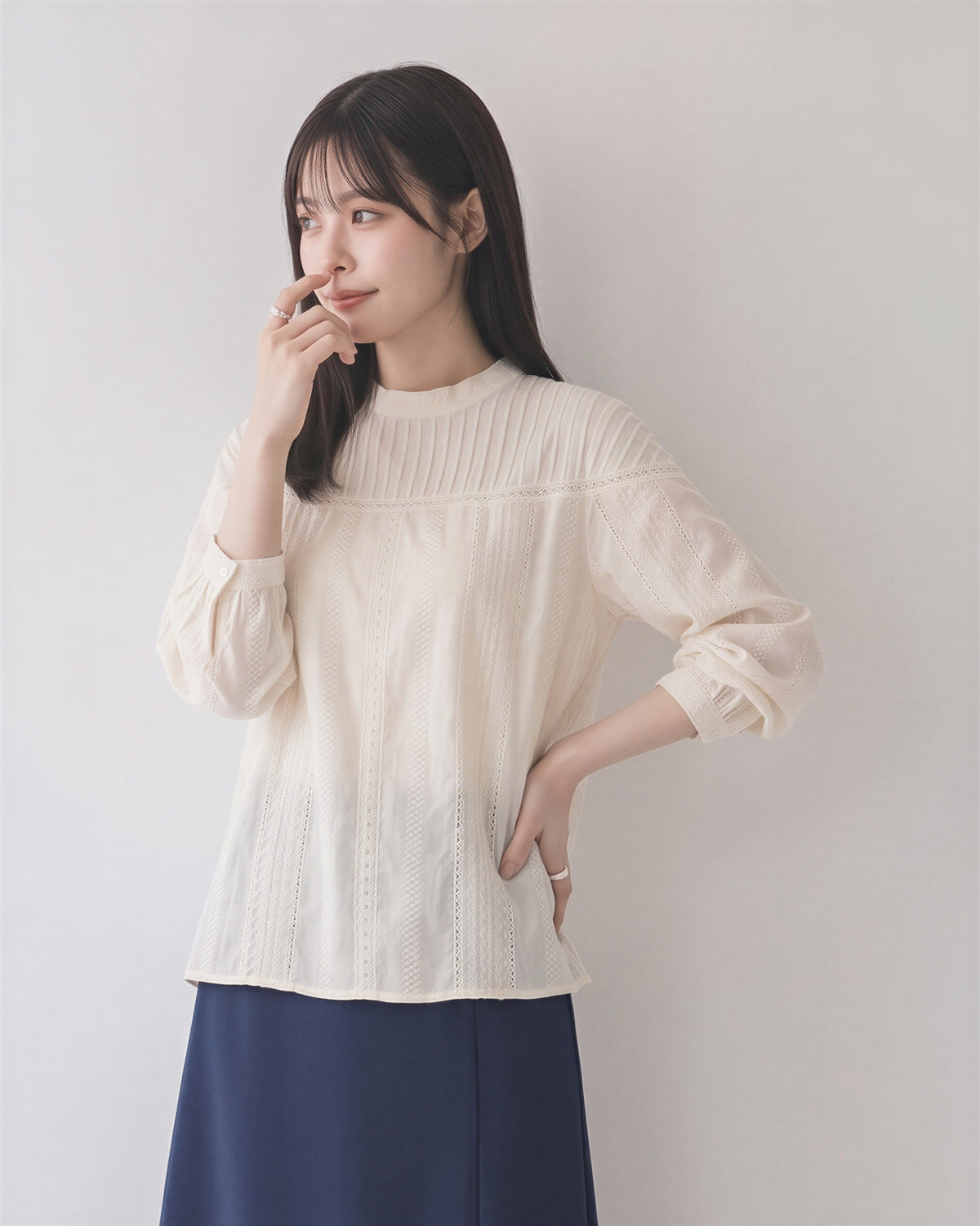 「秋季新品 」「兩色」M-2XL 立體壓褶蕾絲拼接燈籠袖襯衫