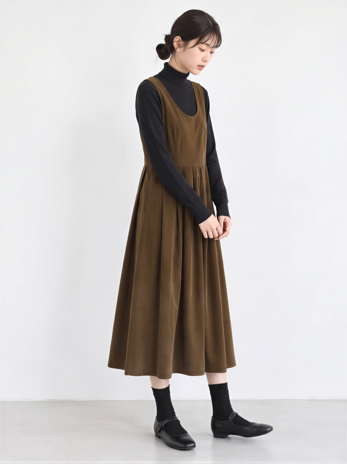 「秋季新品 」蝴蝶結收腰褶襉背帶洋裝
