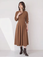 「兩色」「秋季新品 」 M-XL 收腰V領褶襉洋裝